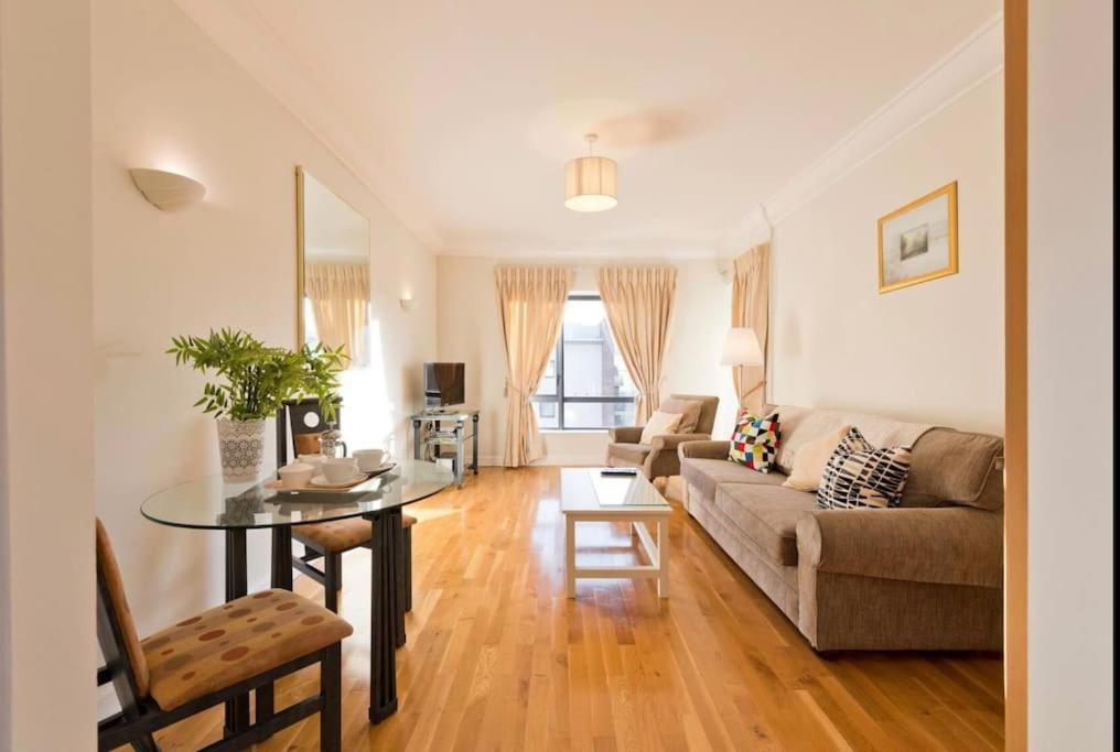 Luxury Apartment In D1 Dublin Exterior photo