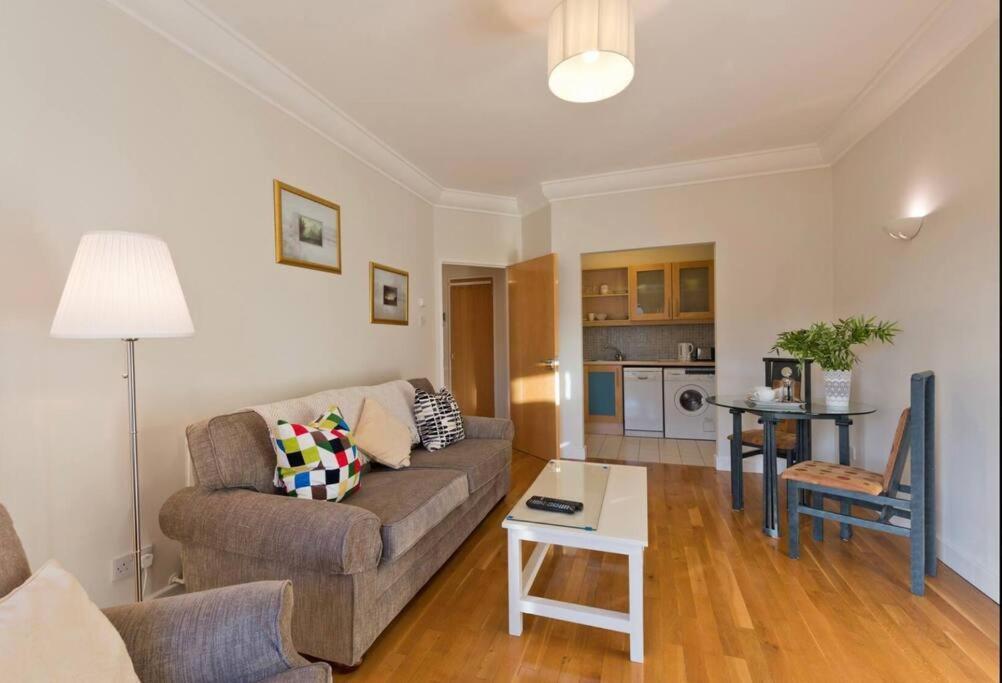 Luxury Apartment In D1 Dublin Exterior photo