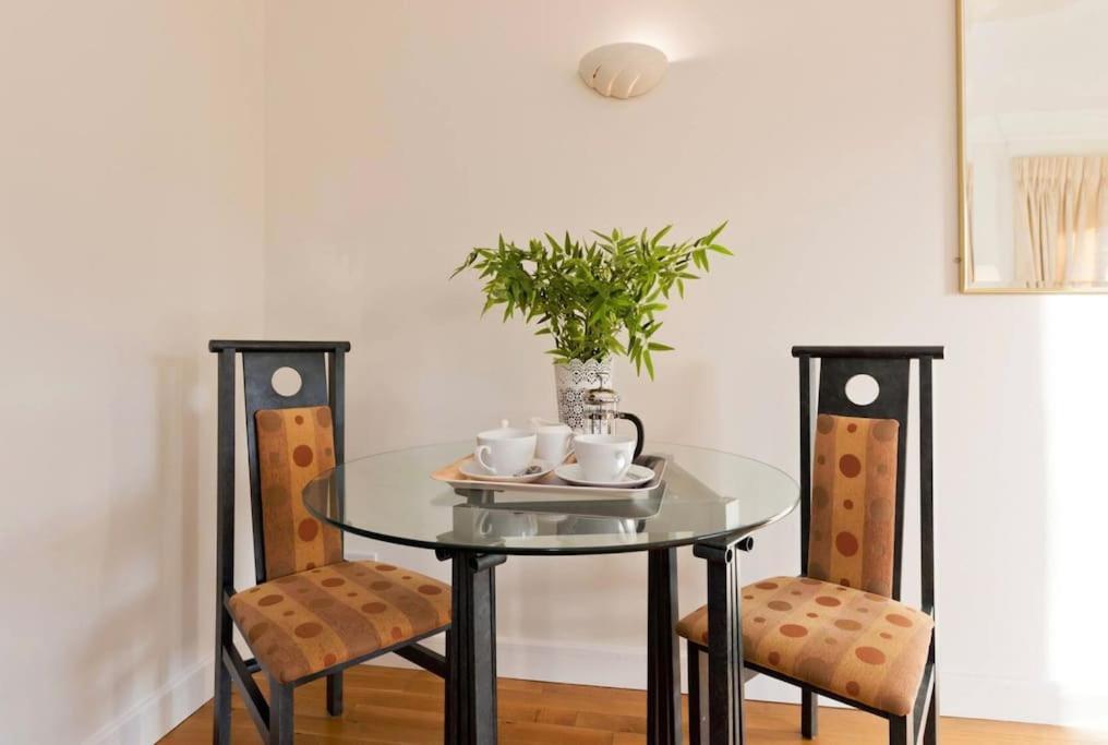 Luxury Apartment In D1 Dublin Exterior photo