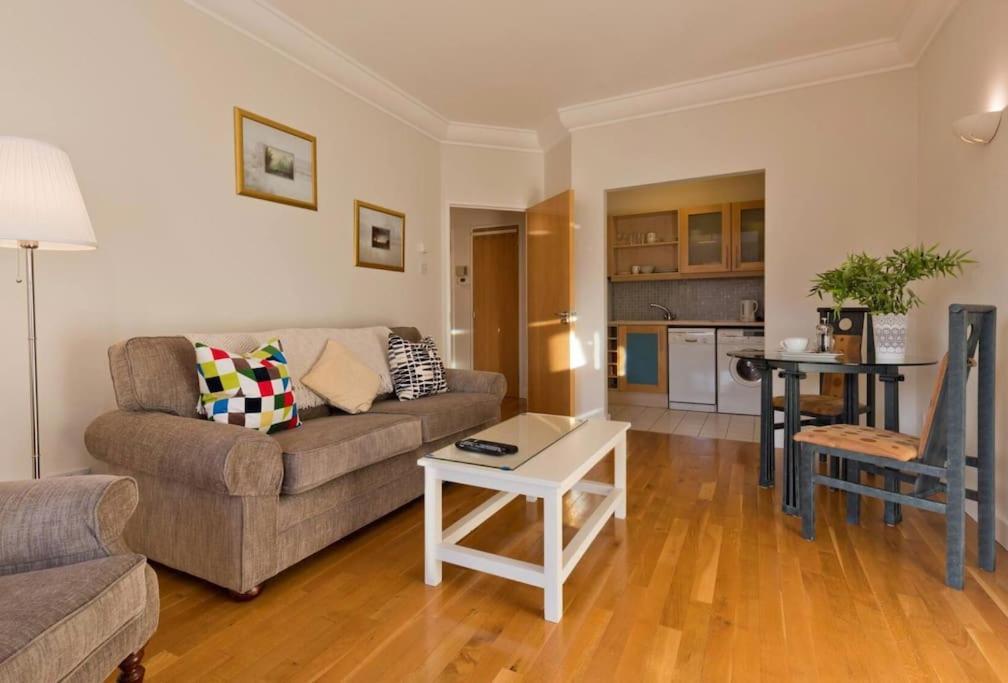 Luxury Apartment In D1 Dublin Exterior photo